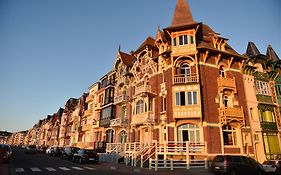 IDÉALEMENT SITUÉ LE STUDIO Les Locations ISAHORA sont aussi à 2 pas du Château d'Eu, des Falaises du Tréport, de MERS les Bains et aux portes de la BAIE DE SOMME