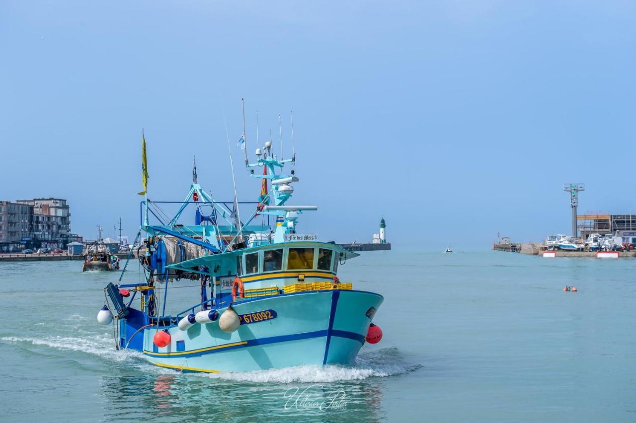 IDÉALEMENT SITUÉ LE STUDIO Les Locations ISAHORA sont aussi à 2 pas du Château d'Eu, des Falaises du Tréport, de MERS les Bains et aux portes de la BAIE DE SOMME Eu (Seine-Maritime) Extérieur photo