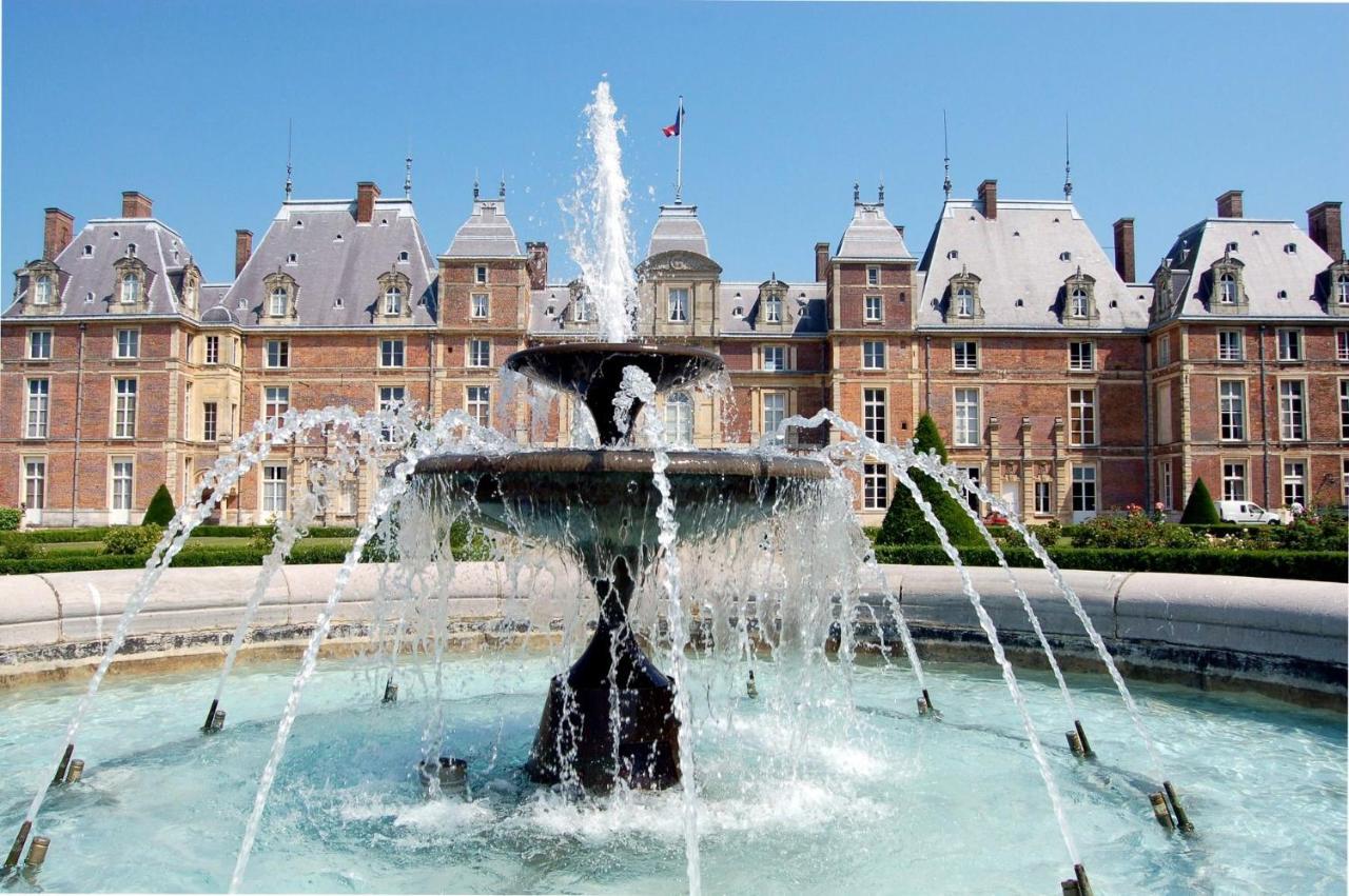 IDÉALEMENT SITUÉ LE STUDIO Les Locations ISAHORA sont aussi à 2 pas du Château d'Eu, des Falaises du Tréport, de MERS les Bains et aux portes de la BAIE DE SOMME Eu (Seine-Maritime) Extérieur photo