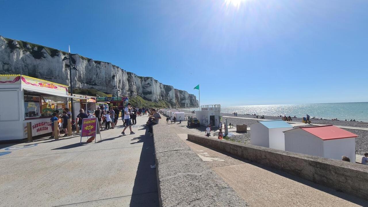 IDÉALEMENT SITUÉ LE STUDIO Les Locations ISAHORA sont aussi à 2 pas du Château d'Eu, des Falaises du Tréport, de MERS les Bains et aux portes de la BAIE DE SOMME Eu (Seine-Maritime) Extérieur photo