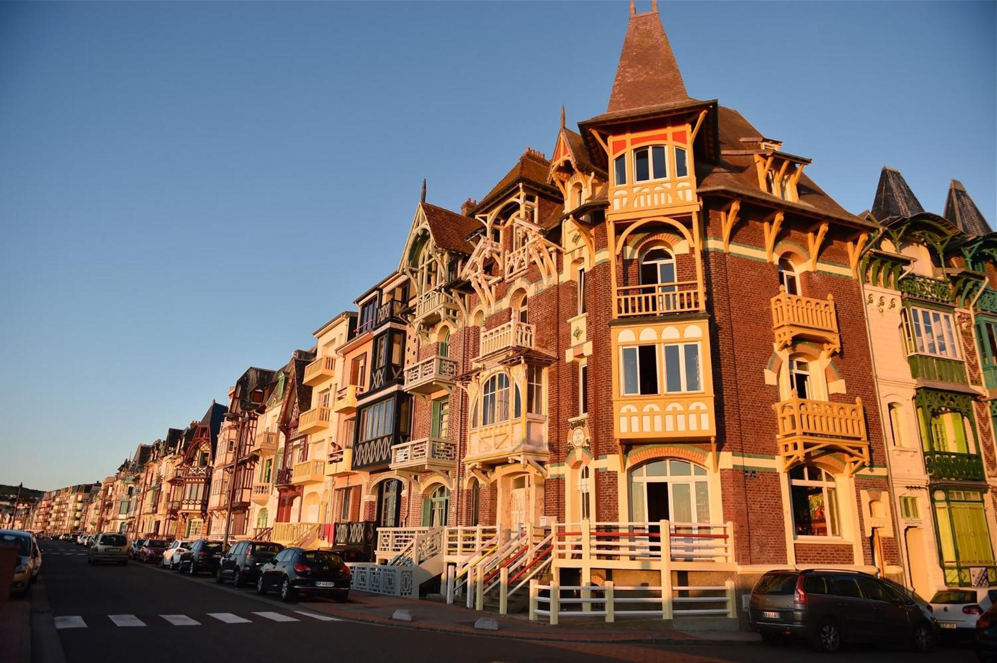 IDÉALEMENT SITUÉ LE STUDIO Les Locations ISAHORA sont aussi à 2 pas du Château d'Eu, des Falaises du Tréport, de MERS les Bains et aux portes de la BAIE DE SOMME Eu (Seine-Maritime) Extérieur photo