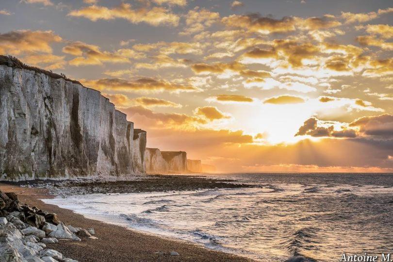 IDÉALEMENT SITUÉ LE STUDIO Les Locations ISAHORA sont aussi à 2 pas du Château d'Eu, des Falaises du Tréport, de MERS les Bains et aux portes de la BAIE DE SOMME Eu (Seine-Maritime) Extérieur photo