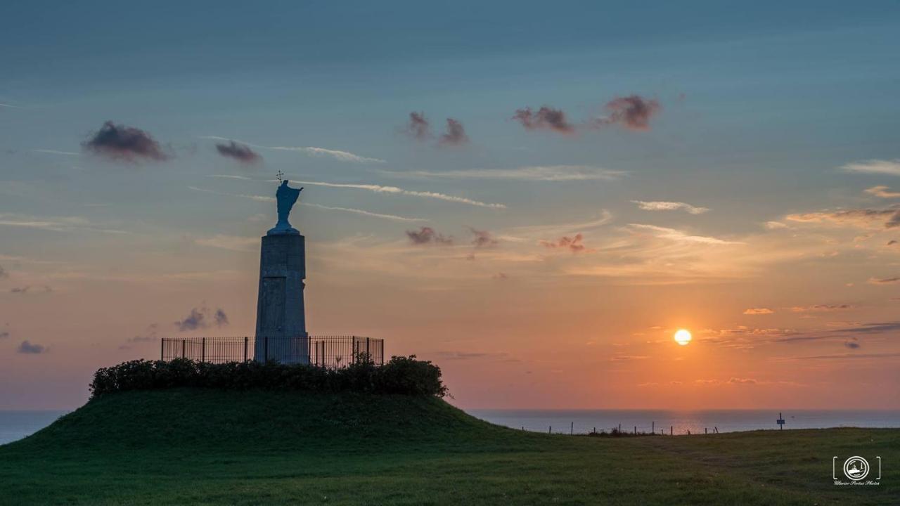 IDÉALEMENT SITUÉ LE STUDIO Les Locations ISAHORA sont aussi à 2 pas du Château d'Eu, des Falaises du Tréport, de MERS les Bains et aux portes de la BAIE DE SOMME Eu (Seine-Maritime) Extérieur photo