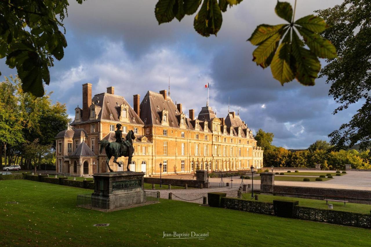 IDÉALEMENT SITUÉ LE STUDIO Les Locations ISAHORA sont aussi à 2 pas du Château d'Eu, des Falaises du Tréport, de MERS les Bains et aux portes de la BAIE DE SOMME Eu (Seine-Maritime) Extérieur photo